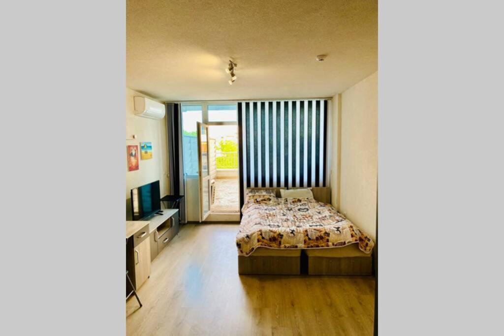 Large Studio In Studentski Grad With Huge Terrace Leilighet Sofia Eksteriør bilde